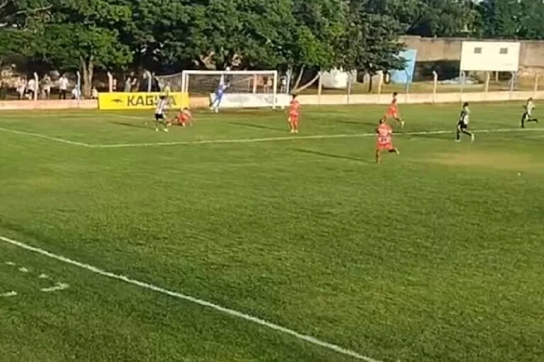 Corumbaense vence fora de casa e garante vaga nas semifinais do estadual