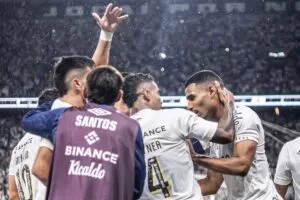 Leia mais sobre o artigo Em noite inspirada, Santos goleia Bragantino e garante vaga na final do Paulistão