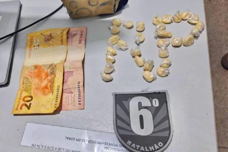 Homem descumpre medida protetiva e acaba preso por tráfico de drogas