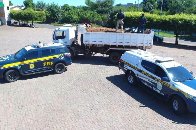 PRF e PM apreendem 12 toneladas de maconha na BR-267