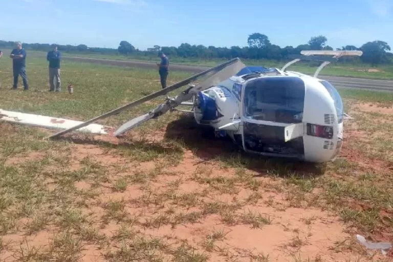Helicóptero oficial de MS cai com quatro pessoas no aeroporto de Campo Grande