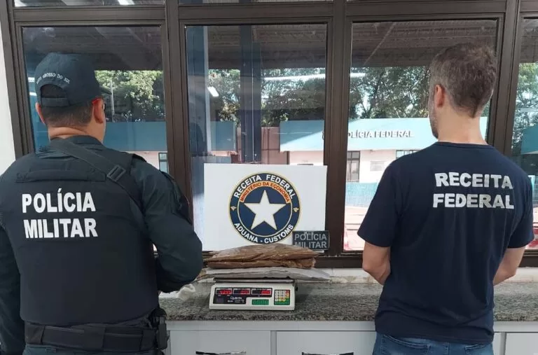 Boliviano é preso ao tentar entrar no Brasil com quatro quilos de drogas em fundo falso de mala