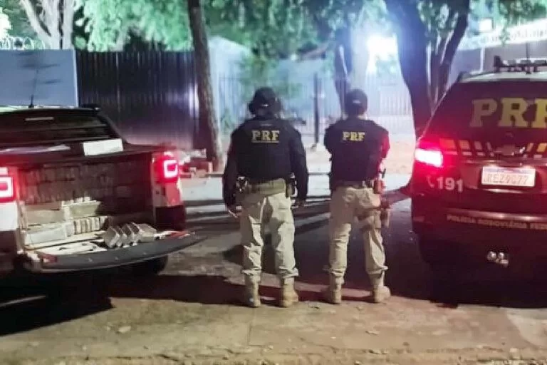 PRF apreende 829 kg de maconha e recupera veículo furtado em Anastácio