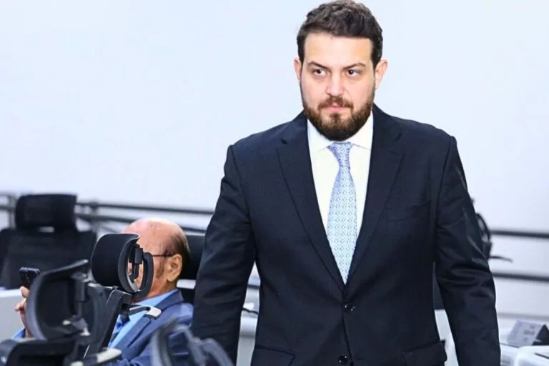 Vereador Claudinho Serra é preso em operação contra corrupção