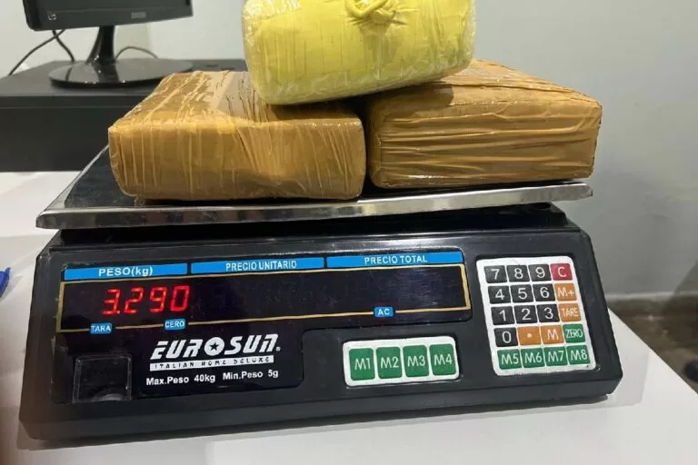 Boliviana é presa com 3 kg de maconha na bagagem durante fiscalização do Exército em Corumbá