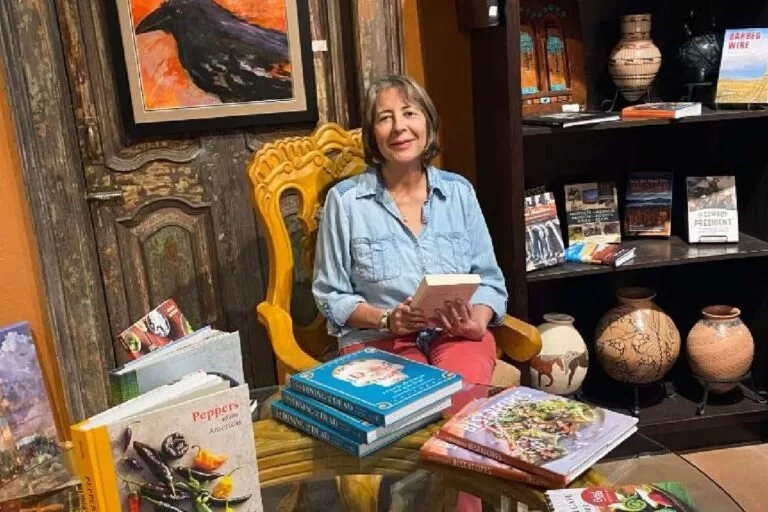 Escritora corumbaense radicada nos EUA escolhe MS para lançamento de livro