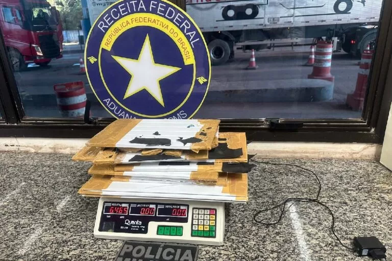 Boliviana é presa com quase sete quilos de pasta-base na fronteira em Corumbá