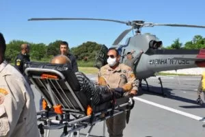 Leia mais sobre o artigo Idoso com hérnia estrangulada é resgatado de helicóptero pela Marinha no Pantanal