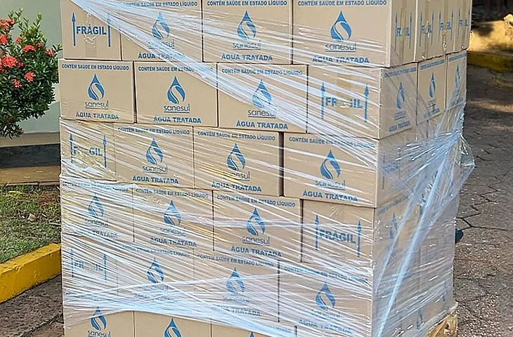 Leia mais sobre o artigo Sanesul envia nova remessa de copos de água a vítimas das enchentes no RS