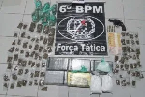 Leia mais sobre o artigo Trio é preso em posse de drogas e armas em terreno no Popular Nova