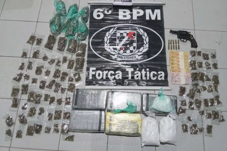 Trio é preso em posse de drogas e armas em terreno no Popular Nova