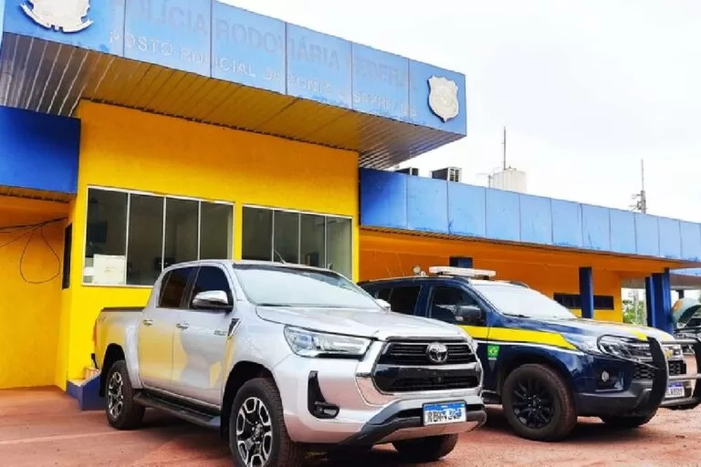 Caminhonete recuperada pela PRF