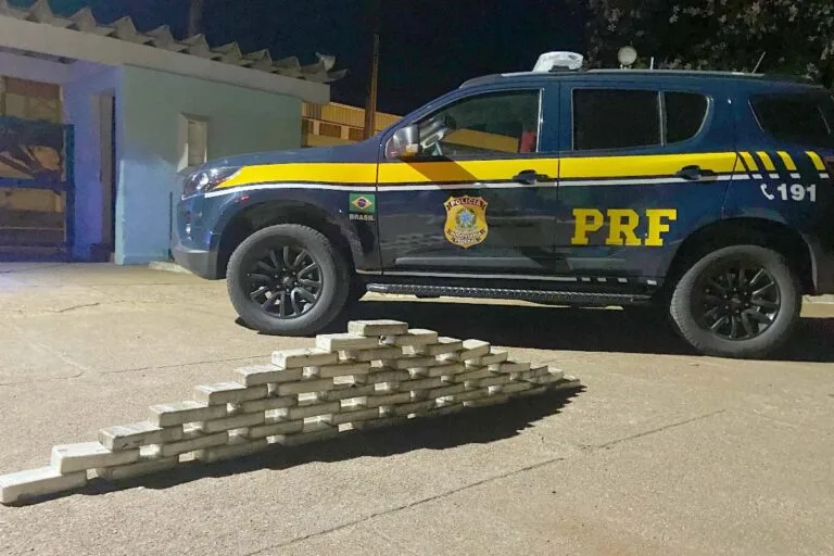 Carreta carregada com 46 quilos de drogas é apreendida pela PRF na BR-262