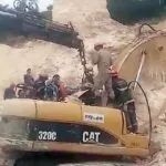 Trabalhador é resgatado pelos bombeiros após desmoronamento em obra em Corumbá