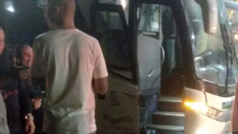 Ladrão é morto ao tentar assaltar ônibus com 28 policiais no RJ