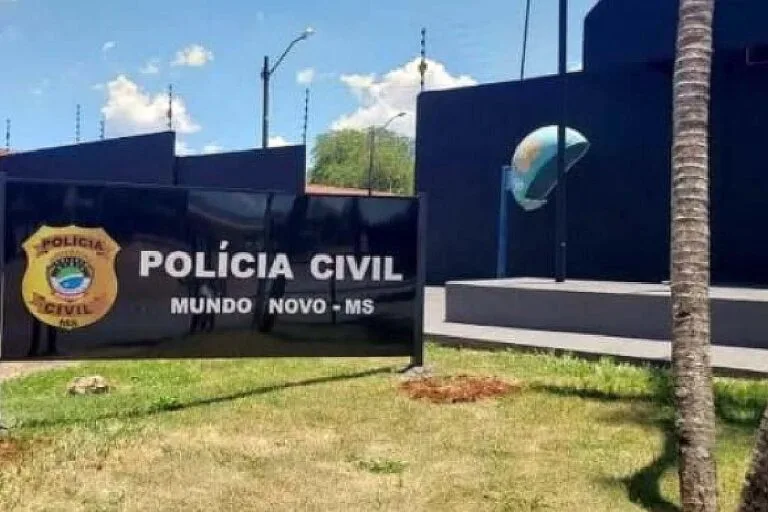 Criança de 10 anos é abusada em matagal após ser atraída por criminoso com doces