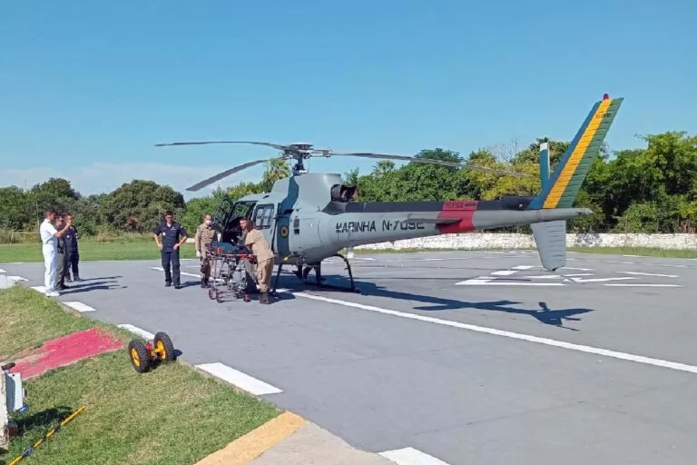Marinha resgata idoso após queda de cavalo no Pantanal