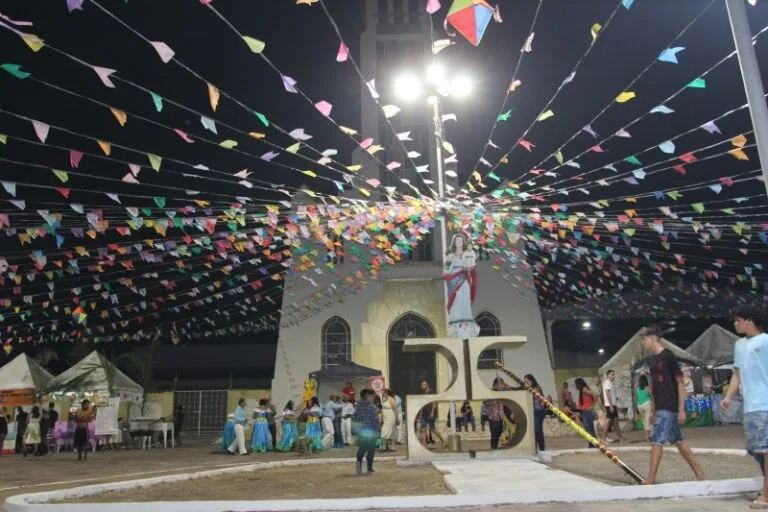 Primeira Noite do Tradicional Arraial Banho de São João de Ladário Encanta o Público