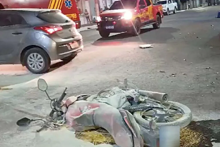 Motociclista é atingido por carro em avenida no Centro de Corumbá