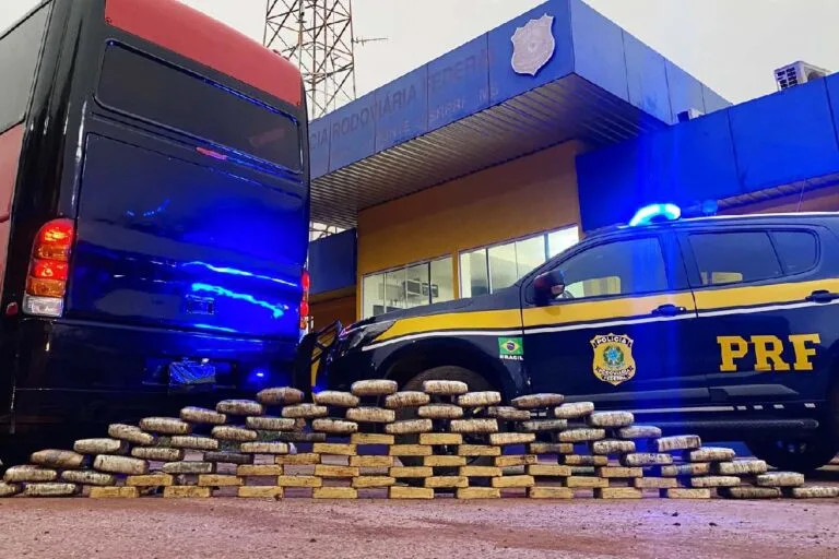 PRF apreende 88 kg de drogas em ônibus que seguia para São Paulo pela BR-262