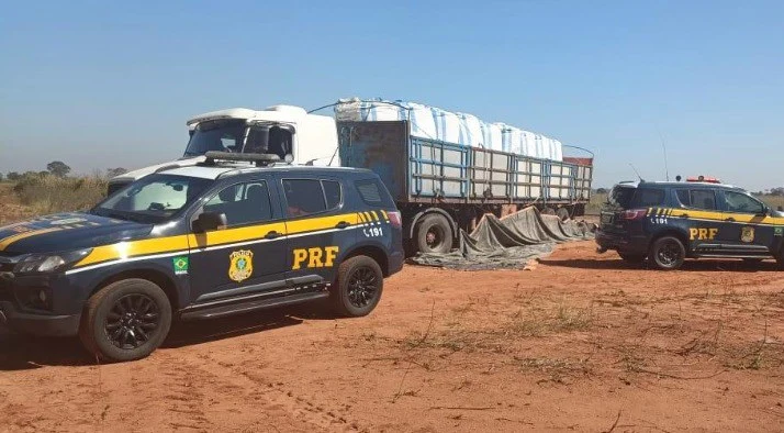 Leia mais sobre o artigo Casal boliviano é preso com 273 quilos de drogas em caminhão com fertilizantes