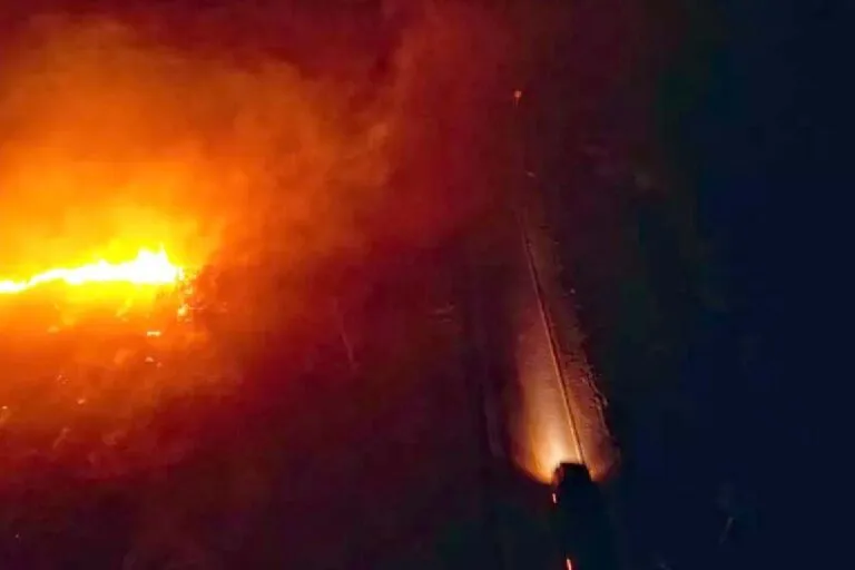 A caminho de Corumbá motoristas se deparam com corredor de fogo na BR-262