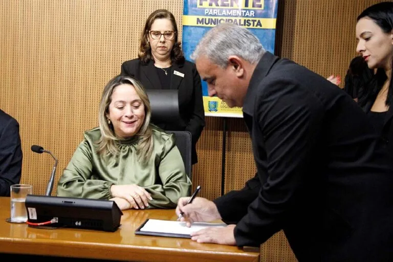 Luciano Costa representa vereadores no lançamento da Frente Parlamentar Municipalista na ALEMS