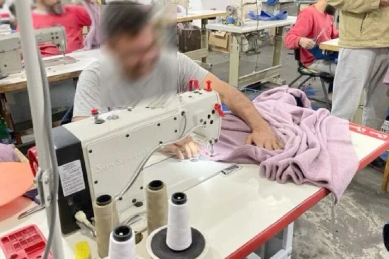 Penitenciária de Três Lagoas produz mantas para vítimas de enchente no RS