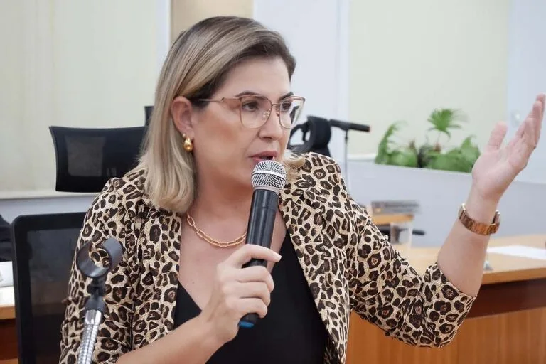 Vereadora convida Agetrat a justificar mudanças no trânsito em Corumbá