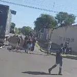 Motociclista fica ferida em colisão com caminhão no centro de Corumbá