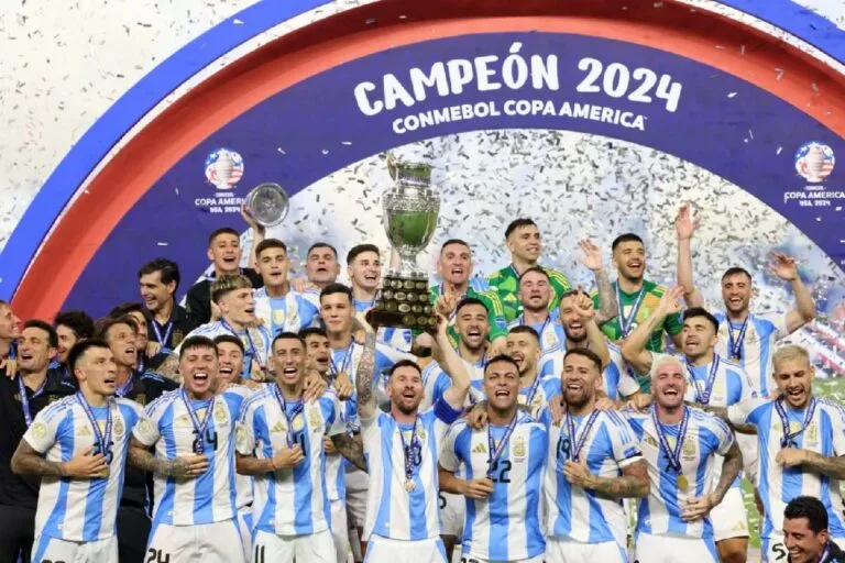 Argentina bate Colômbia na prorrogação e conquista seu 16º título da competição