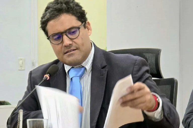 Vereador apresenta carta aberta ao Presidente Lula em visita a Corumbá