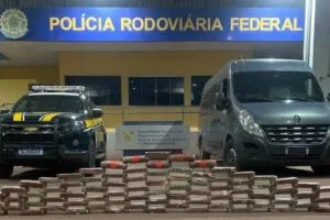 Leia mais sobre o artigo PRF apreende 93 kg de cocaína em Van que seguia de Puerto Quijarro para Campo Grande