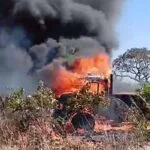 Bombeiros atuam há quatro dias para conter incêndio iniciado por caminhão e monitoram foco na Bolívia