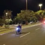 Motociclista é detido após tentar fugir de abordagem pela contramão em avenida de Campo Grande