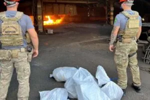 Leia mais sobre o artigo Polícia Federal realiza incineração de 400 kg de drogas em Corumbá