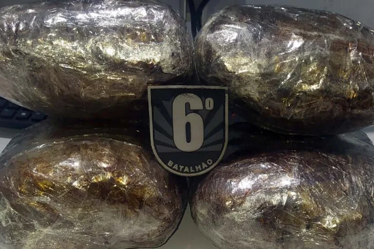 PM apreende 2 kg de maconha em veículo que ofereceu “Carona Amiga” em Corumbá