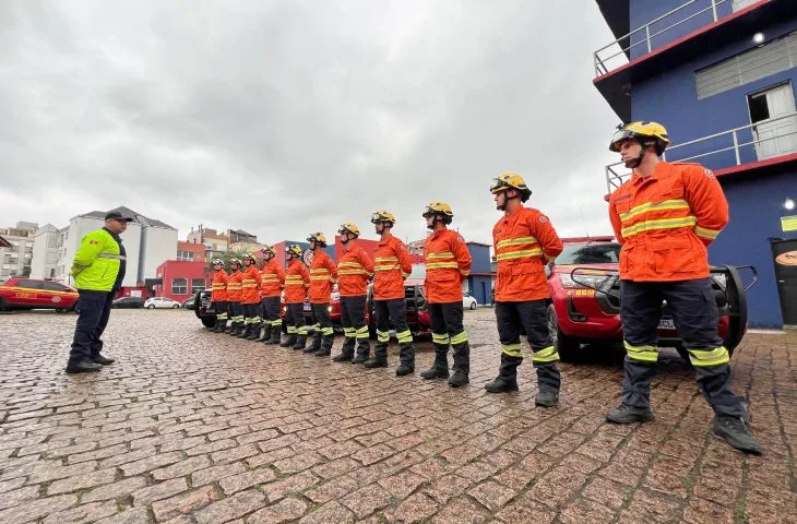 Você está visualizando atualmente Reforço: bombeiros gaúchos estão a caminho de MS para ajudar no combate aos incêndios florestais