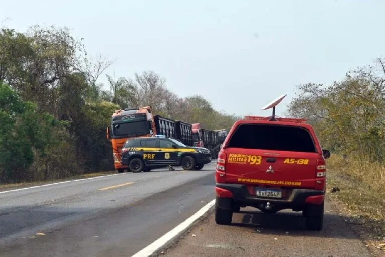 Pantanal enfrenta fogo e fumaça intensos e MS reforça combate aos incêndios