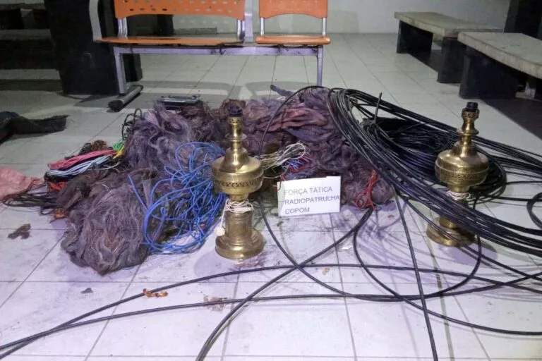 Dupla que furtou mais de 1,5 Km de fiação e dono de ferro-velho são detidos pela PM em Corumbá