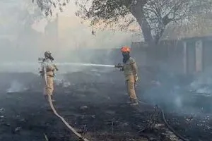 Leia mais sobre o artigo Incêndio em terreno baldio mobiliza bombeiros em Corumbá