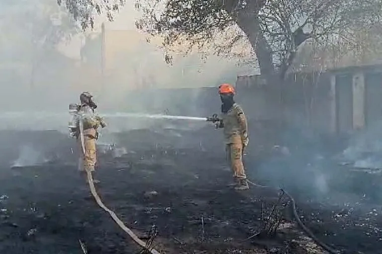 Incêndio em terreno baldio mobiliza bombeiros em Corumbá