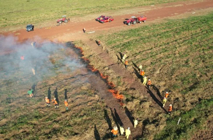 Leia mais sobre o artigo MS se destaca com pioneirismo no manejo integrado do fogo para prevenir incêndios