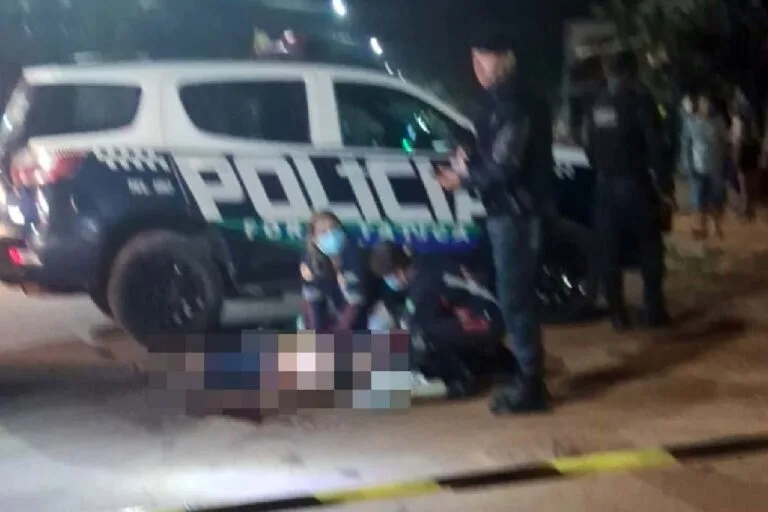 Homem é morto com 11 facadas e atropelado após ser acusado de assediar criança de 10 anos