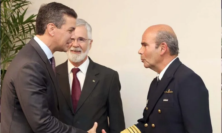 Marinha do Brasil entrega cartas náuticas da Hidrovia Paraguai-Paraná à Armada Paraguaia