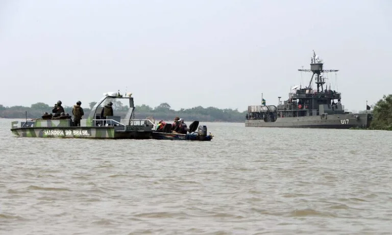 Navio mais antigo do mundo em atividade participa da Operação Ágata