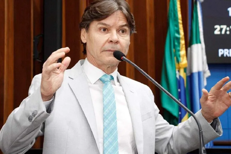 Deputado considera radicalismo IBAMA não debater uso sustentável da hidrovia do Rio Paraguai.