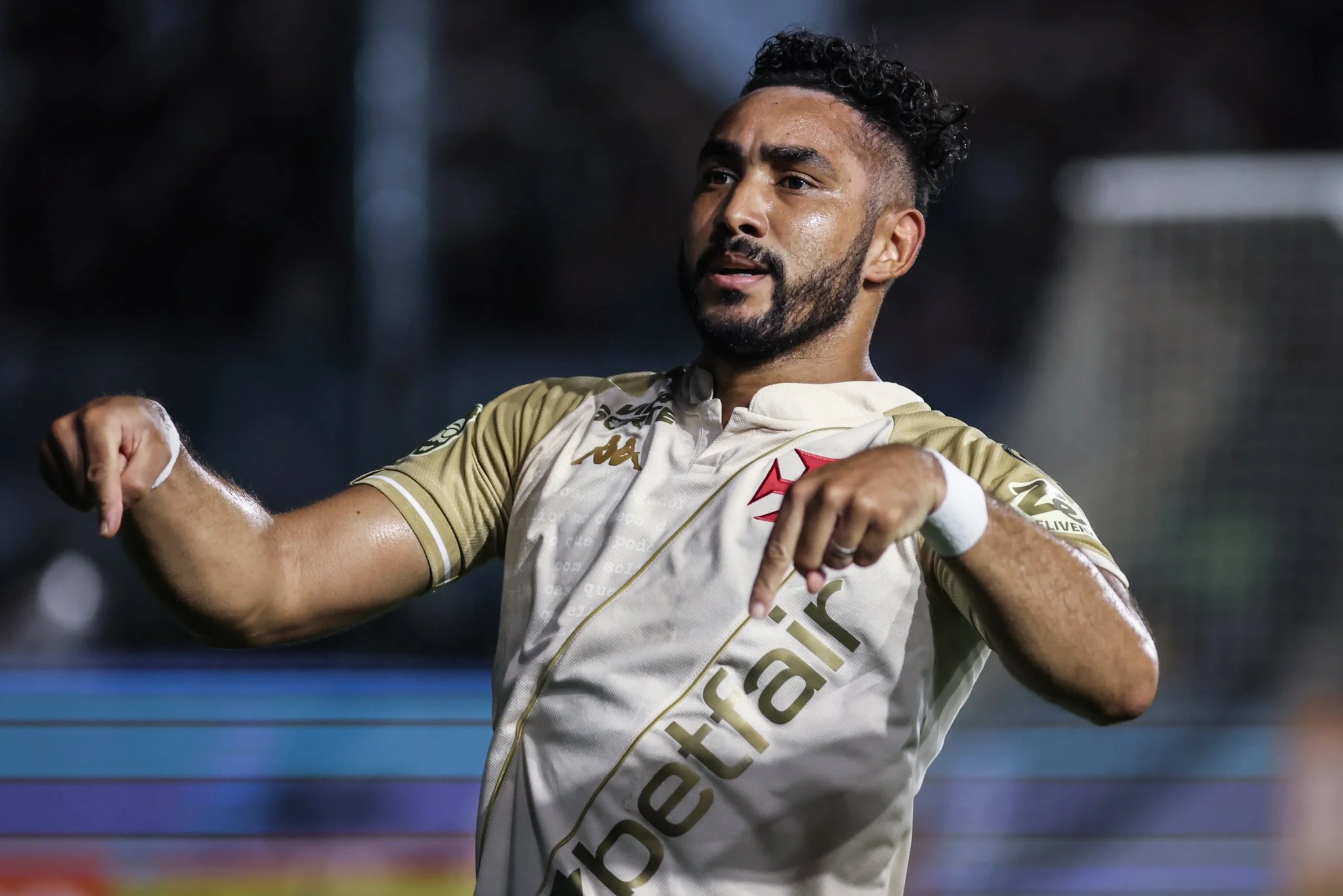 No momento, você está visualizando Em noite inspirada de Payet, o Vasco vence o Bahia por 3 a 2