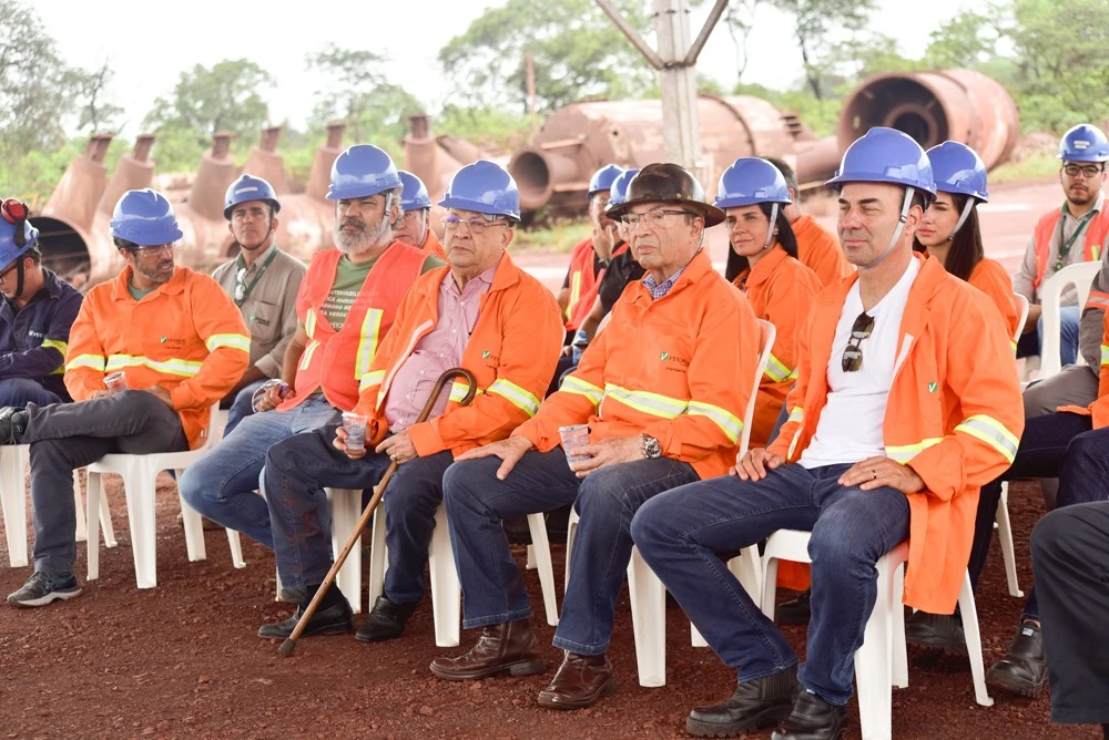 Conselheiros, diretores e colaboradores durante a cerimônia interna na sede da Vetorial-Foto: Nana Perdone