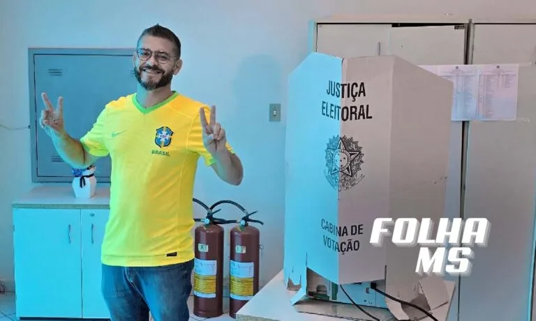 André Campos vota no centro de Corumbá e reforça discurso de renovação 